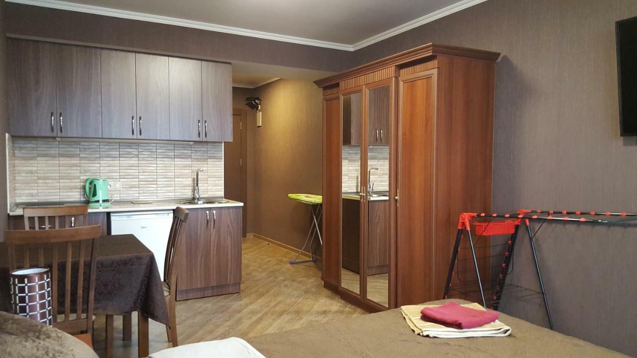Mimino Apartment Deluxe First Line Batumi Bagian luar foto