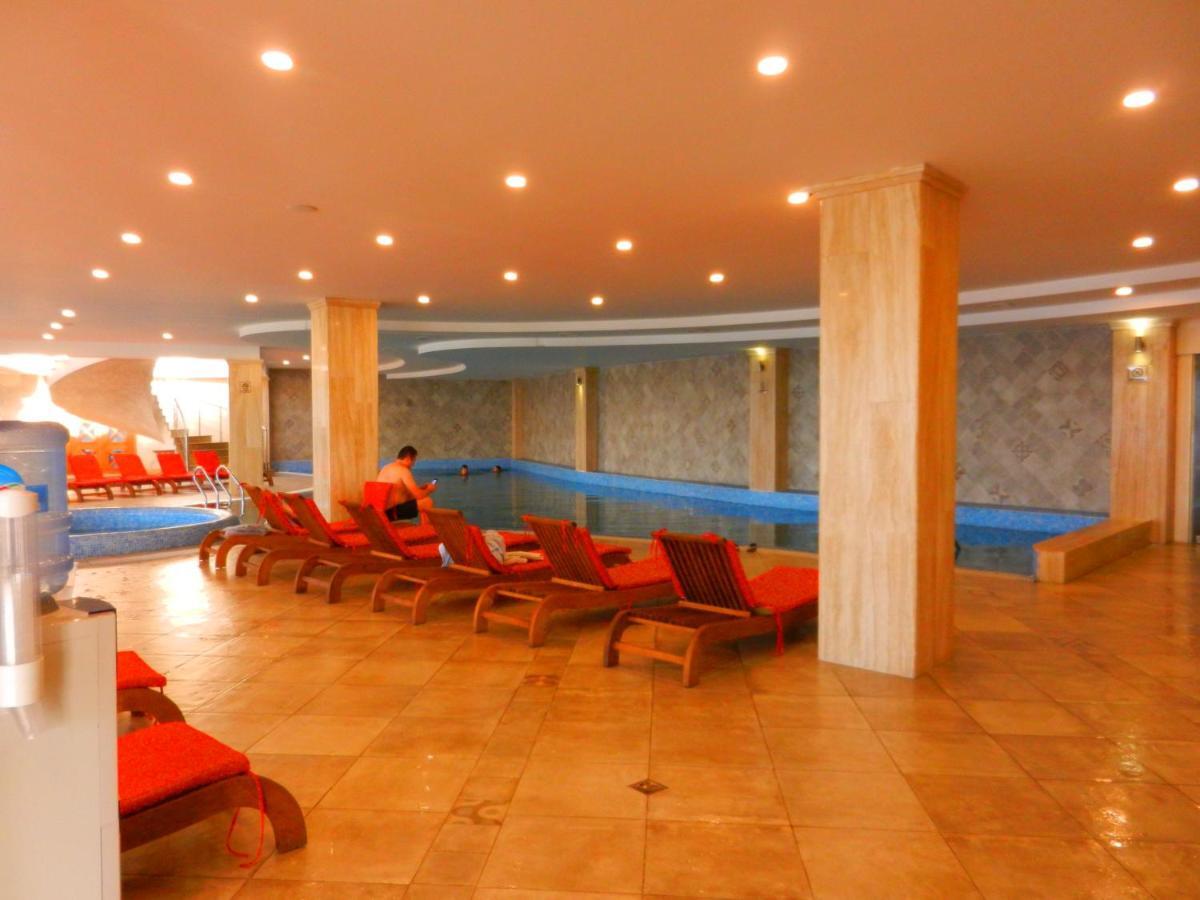 Mimino Apartment Deluxe First Line Batumi Bagian luar foto